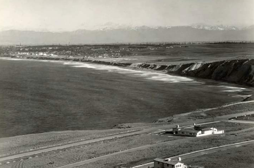 Beach_in_the_1920s.png