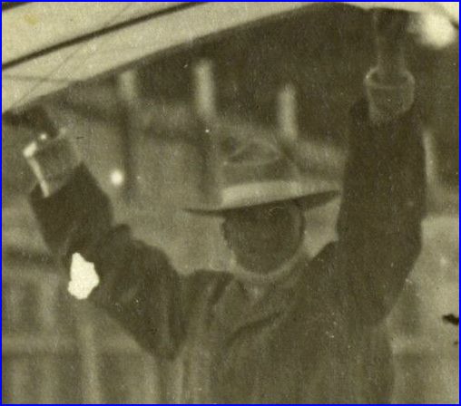 1904WorldsFairGliderHelper.jpg