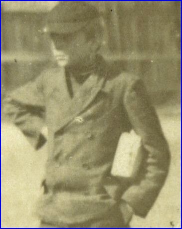 1904WorldsFairGliderCloseNextGenBoywithBox.jpg