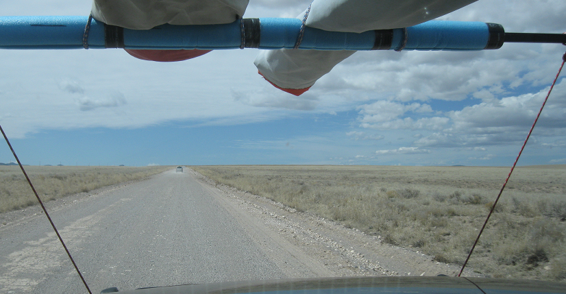 Darn. A tow rd, with no fence, trees, poles, wires to hang yarn on..PNG